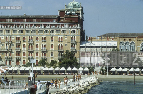 Venice Lido, Venice Film Festival about 1988. The Excelsior Hotel seen from the beach / Lido di Venezia, Mostra del Cinema di Venezia 1988 circa. LHotel Excelsior visto dalla spiaggia - ©Marcello Mencarini/Rosebud2