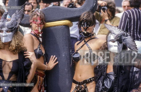 Venice Lido, Venice Film Festival 1983. Performance directed by Fiorella Mancini for the presentation of the movie The Key by Tinto Brass / Lido di Venezia, Mostra del Cinema di Venezia 1983. Performance diretta da Fiorella Mancini per la presentazione del film di Tinto Brass La chiave - ©Marcello Mencarini/Rosebud2