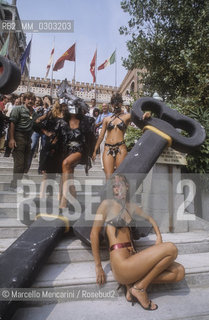 Venice Lido, Venice Film Festival 1983. Performance directed by Fiorella Mancini for the presentation of the movie The Key by Tinto Brass / Lido di Venezia, Mostra del Cinema di Venezia 1983. Performance diretta da Fiorella Mancini per la presentazione del film di Tinto Brass La chiave - ©Marcello Mencarini/Rosebud2