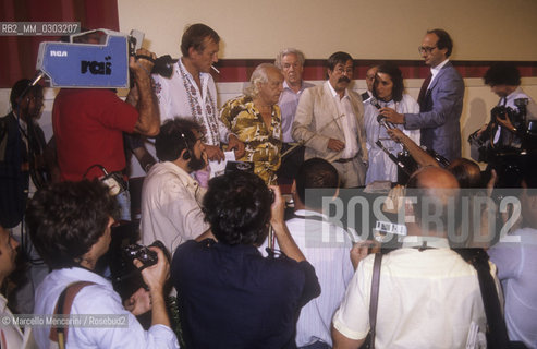 Venice Lido, Venice Film Festival 1984. Jury members Yevgeny Yevtushenko, Rafael Alberti, Erland Josephson, Günter Grass at a press conference / Lido di Venezia, Mostra del Cinema di Venezia 1984. I membri della giuria Yevgeny Yevtushenko, Rafael Alberti, Erland Josephson, Günter Grass a una conferenza stampa - ©Marcello Mencarini/Rosebud2