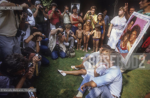Venice Lido, Venice Film Festival 1984. Actors Mauro Di Francesco, Isabella Ferrari and Massimo Ciavarro attending the photo call for their film Chewing Gum / Lido di Venezia. Mostra del Cinema di Venezia 1984. Gli attori Mauro Di Francesco, Isabella Ferrari e Massimo Ciavarro durante il photo call del film Chewing gum - ©Marcello Mencarini/Rosebud2