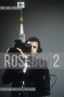Venice Lido, Venice Film Festival, about 1985. Cameraman of RAI, Italian public television / Lido di Venezia, Mostra del Cinema di Venezia, 1985 circa.  Operatore della RAI, radiotelevisione italiana - ©Marcello Mencarini/Rosebud2