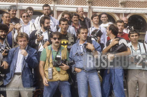 Venice Lido, Venice Film Festival, about 1985. Photographers at a photo-call / Lido di Venezia, Mostra del Cinema di Venezia, 1985 circa. Fotografi a un photo-call  - ©Marcello Mencarini/Rosebud2