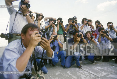Venice Lido, Venice Film Festival, about 1985. Photographers at a photo-call / Lido di Venezia, Mostra del Cinema di Venezia, 1985 circa. Fotografi a un photo-call  - ©Marcello Mencarini/Rosebud2