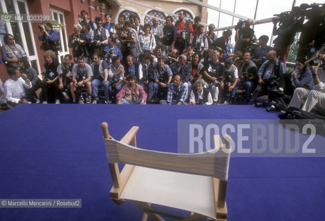 Venice Lido, Venice Film festival about 1992. Photographers attending a photo call / Lido di venezia, Mostra del Cinema di Venezia, 1992 circa. fotografi a un photo call - ©Marcello Mencarini/Rosebud2