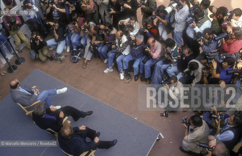 Venice Lido, Venice Film Festival 1988. Photographers at a photo call / Lido di Venezia, Mostra del Cinema di Venezia 1988. Fotografi a un photo call - ©Marcello Mencarini/Rosebud2