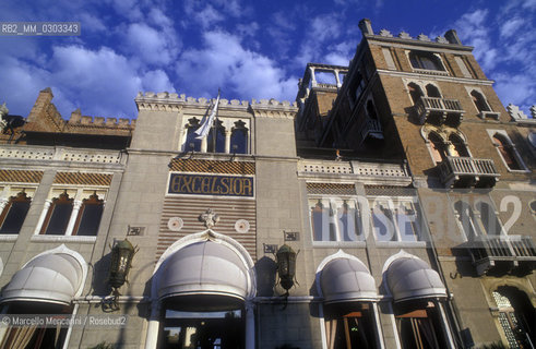 Venice Lido, Venice Film festival, 1990 circa. The Excelsior Hotel / Lido di Venezia, Mostra del Cinema di Venezia, 1990 circa. LHotel Excelsior - ©Marcello Mencarini/Rosebud2