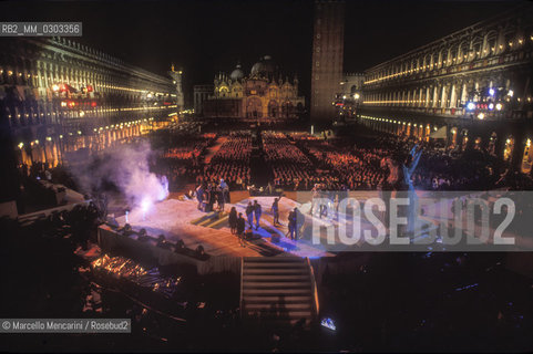 Venice, 1992. Final evening of the Venice Film Destival in St. Marks Square / Venezia, 1992. Serata finale della Mostra del Cinema di Venezia in piazza San Marco - ©Marcello Mencarini/Rosebud2