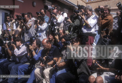 Venice Lido, Venice Film festival about 1992. Photographers attending a photo call / Lido di venezia, Mostra del Cinema di Venezia, 1992 circa. fotografi a un photo call - ©Marcello Mencarini/Rosebud2