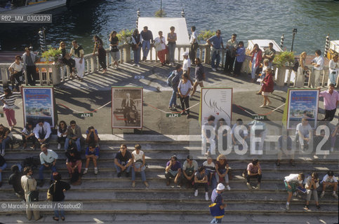 Venice Lido, Venice Film festival 1993. People waiting for celebrities in front of the Ecxcelsior Hotels / Lido di Venezia, Mostra del Cinema 1993. Gente in attesa delle star davanti allHotel Excelsior - ©Marcello Mencarini/Rosebud2