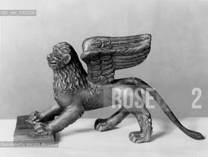 Old Golden Lion Award of the Venice Film Festoival, in 1932 / Il premio Leone doro della Mostra del Cinema di Venezia nel 1932 - Reproduced by Marcello Mencarini
/Rosebud2