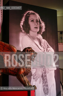 Venice Lido, Venice Film Festival 2007. Picture of ctress Greta Garbo and Golden Lion in the Festival scenography /  Venice Palazzo del Cinema / Lido di Venezia. Mostra del Cinema di Venezia 2007. Foto di Greta Garbo e Leone doro nella scenografia della Mostra - ©Marcello Mencarini/Rosebud2