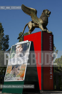 Venice Lido, Venice Film Festival 2007. Poster of movie Atonement, directed by Joe Wright and Golden lion statue in the Festival scenography / Lido di Venezia. Mostra del Cinema di Venezia 2007. Poster del film Espiazione diretto da  Joe Wright e Leone doro nella scenografia della Mostra - ©Marcello Mencarini/Rosebud2