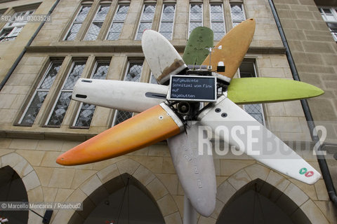 Münster, Prinzipalmarkt 41, Skulpur Projekte. Flower for Münster by Marko Lehanka - ©Marcello Mencarini/Rosebud2