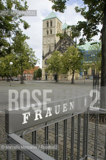 Münster, Skulpur Projekte. WC-Anlage am Domplatz (Wc Facilities on the Domplatz) by Hans-Peter Feldmann - ©Marcello Mencarini/Rosebud2