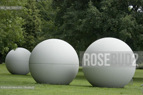 Münster, Skulpur Projekte. Grosse Billiard Kugeln (Giant Pool Balls) by Claes Oldenburg - ©Marcello Mencarini/Rosebud2