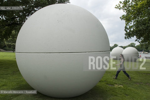 Münster, Skulpur Projekte. Grosse Billiard Kugeln (Giant Pool Balls) by Claes Oldenburg - ©Marcello Mencarini/Rosebud2