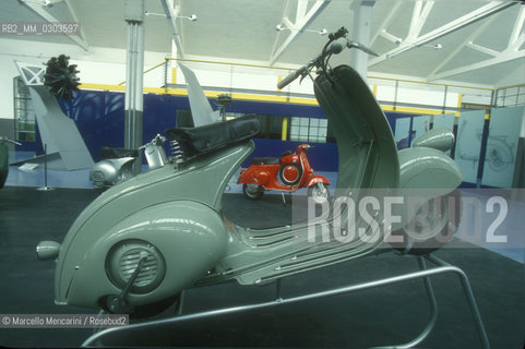 PIAGGIO MUSEUM IN PONTEDERA - Vespa 98 cc (the first Vespa, made in 1946) / MUSEO PIAGGIO di Pontedera  - Vespa 98 cc (la prima Vespa, prodotta nel 1946) - ©Marcello Mencarini/Rosebud2