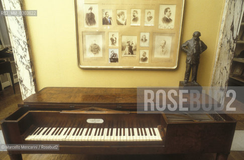 La Scala Theater Museum in Milan. Giuseppe Verdis table piano / Museo del Teatro alla Scala di Milano. Pianoforte a tavolino di Giuseppe Verdi - ©Marcello Mencarini/Rosebud2