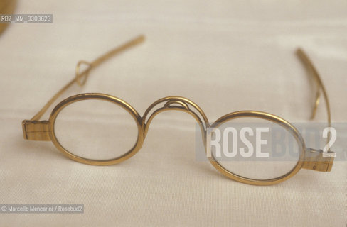 La Scala Theater Museum in Milan.  Eyeglasses of composer Gioacchino Rossini / Museo del Teatro alla Scala di Milano. Occhiali del compositore Gioacchino Rossini - ©Marcello Mencarini/Rosebud2
