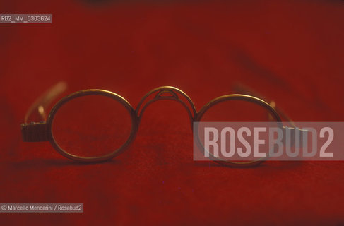 La Scala Theater Museum in Milan. Eyeglasses of composer Gioacchino Rossini / Museo del Teatro alla Scala di Milano. Occhiali del compositore Gioacchino Rossini - ©Marcello Mencarini/Rosebud2