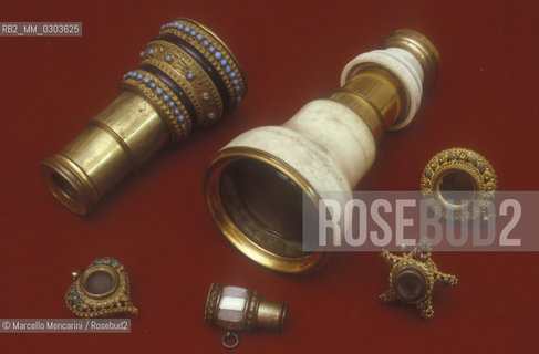 La Scala Theater Museum in Milan. Opera glasses / Museo del Teatro alla Scala di Milano. Binocoli da teatro - ©Marcello Mencarini/Rosebud2