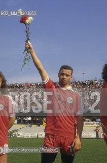 Italian National Singers Football Team, 1987. Singer Eros Ramazzotti on the game field / Nazionale italiana cantanti 1987. Il cantante Eros Ramazzotti in campo - ©Marcello Mencarini/Rosebud2