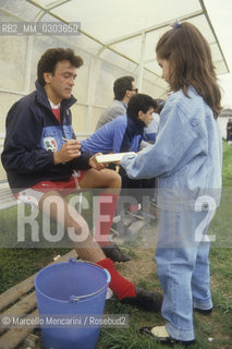 Italian National Singers Football Team, 1987. Italian pop singer Riccardo Fogli signs autographs / Nazionale italiana cantanti 1987. Il cantante Riccardo Fogli mentre firma autografi - ©Marcello Mencarini/Rosebud2