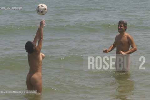 Naturist beach at Lido di Dante (Ravenna), June 2003 - Spiaggia naturista al Lido di Dante (Ravenna), giugno 2003 - ©Marcello Mencarini/Rosebud2