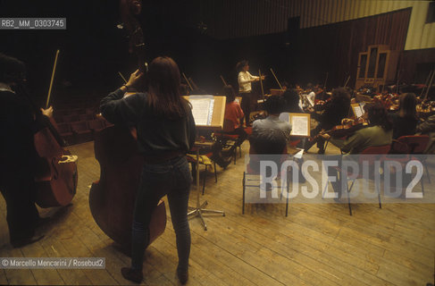 Female orchestra Clara Wieck (1992) / Orchestra femminile Clara Wieck (1992) - ©Marcello Mencarini/Rosebud2