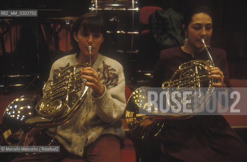 Female orchestra Clara Wieck (1992) / Orchestra femminile Clara Wieck (1992) - ©Marcello Mencarini/Rosebud2