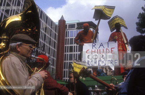 Rome, Viale Mazzini, 17th October 1992. Protest against the closing of RAI (Italian public television) orchestras / Roma, Viale Mazzini, 17 ottobre 1992. Manifestazione di protesta contro la chiusura delle orchestre RAI - ©Marcello Mencarini/Rosebud2