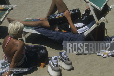Ostia beach, 1999. Sunburning people. Ostia is a beach town near Rome. In the summer time many people from Rome go there to the sea, particularly young suburban people said in slang coatti / Lido di Ostia, 1999. Gente che si abbronza. Ostia è la spiaggia dei romani. Destate è frequentata in particolare dai giovani che abitano le borgate della periferia, i cosiddetti coatti- ©Marcello Mencarini/Rosebud2