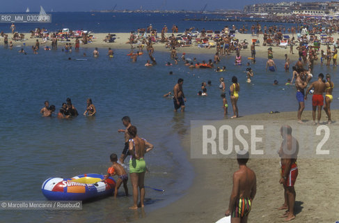 Beach in Ostia Lido (Rome), 1999 / Spiaggia del Lido di Ostia (Roma), 1999 - ©Marcello Mencarini/Rosebud2