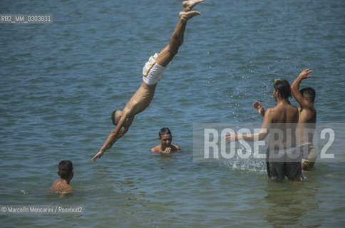 Ostia Beach (Rome), 1999. Boy diving into he sea / Lido di Ostia (Roma), 1999. Ragazzo che si tuffa in mare - ©Marcello Mencarini/Rosebud2