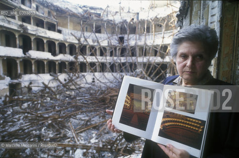 Bari 1992. Owner of Petruzzelli Theater Vittoria Messeni Nemagna in the Theater after the fire /  Bari 1992. La proprietaria del Teatro Petruzzelli Vittoria Messeni Nemagna nel Teatro dopo lincendio - ©Marcello Mencarini/Rosebud2