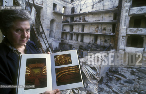 Bari 1992. Owner of Petruzzelli Theater Vittoria Messeni Nemagna in the Theater after the fire /  Bari 1992. La proprietaria del Teatro Petruzzelli Vittoria Messeni Nemagna nel Teatro dopo lincendio - ©Marcello Mencarini/Rosebud2