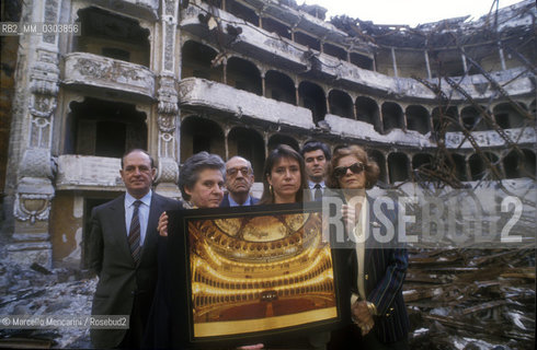 Bari 1992. Messeni Nemagna family, owner of Petruzzelli Theater, poses in its rubble after the fire / Bari 1992. La famiglia Messeni Nemagna, proprietaria del Teatro Petruzzelli, posa tra le sue macerie dopo lincendio - ©Marcello Mencarini/Rosebud2