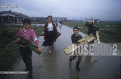 Resnik (Croatia), 1992. Refugee camp / Resnik (Croazia), 1992. Campo profughi - ©Marcello Mencarini/Rosebud2