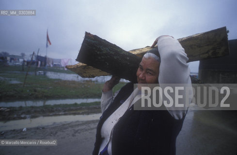 Resnik (Croatia), 1992. Refugee camp / Resnik (Croazia), 1992. Campo profughi - ©Marcello Mencarini/Rosebud2