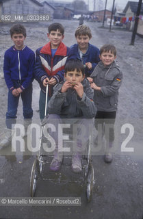 Resnik (Croatia), 1992. Refugee camp / Resnik (Croazia), 1992. Campo profughi - ©Marcello Mencarini/Rosebud2
