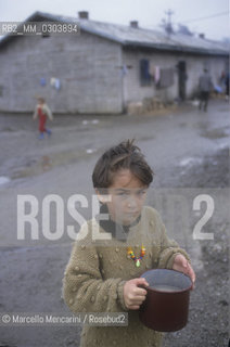 Resnik (Croatia), 1992. Refugee camp / Resnik (Croazia), 1992. Campo profughi - ©Marcello Mencarini/Rosebud2
