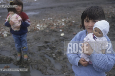 Resnik (Croatia), 1992. Refugee camp / Resnik (Croazia), 1992. Campo profughi - ©Marcello Mencarini/Rosebud2
