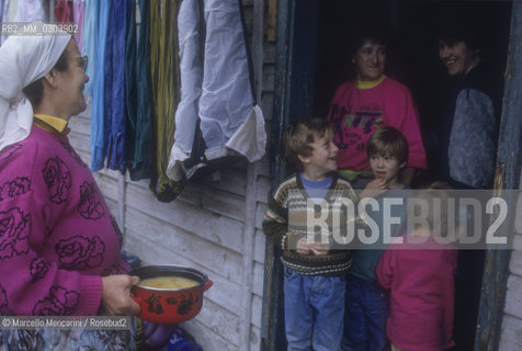 Resnik (Croatia), 1992. Refugee camp / Resnik (Croazia), 1992. Campo profughi - ©Marcello Mencarini/Rosebud2