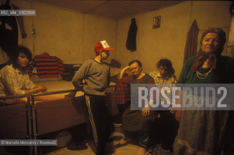 Resnik (Croatia), 1992. Refugee camp / Resnik (Croazia), 1992. Campo profughi - ©Marcello Mencarini/Rosebud2