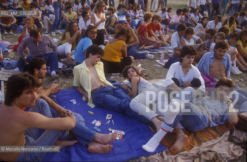 Audience at a rock concert (Italy, about 1990) / Pubblico a un concerto rock (Italia, 1990 circa) - ©Marcello Mencarini/Rosebud2