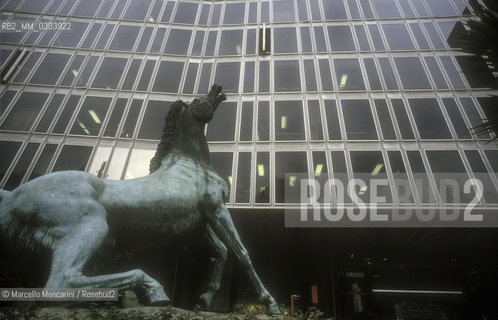 Statue Dying Horse by Francesco Messina in front of the RAI Italian public television headquarters on Viale Mazzini in Rome / La statua Cavallo morente di Francesco Messina davanti alla sede RAI di Via Teulada a Roma - ©Marcello Mencarini/Rosebud2