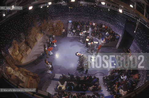 Rome, 1988. DEAR Studios of RAI Italian public television. Recording of the TV program Domani Sposi (tomorrows spouses) conducted by Giancarlo Magalli / Roma, 1988. Studi DEAR della RAI televisione italiana. Registrazione del programma televisivo Domani sposi condotto da Giancarlo Magalli - ©Marcello Mencarini/Rosebud2
