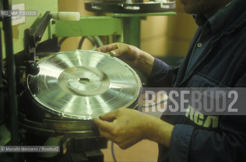 Rome, 1985. RCA - audiocassette manufacturing: audio master / Roma, 1985. RCA - produzione di audiocassette: master - ©Marcello Mencarini/Rosebud2