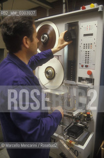 Rome, 1985. RCA - audiocassette manifacturing / Roma, 1985. RCA - produzione di audiocassette - ©Marcello Mencarini/Rosebud2